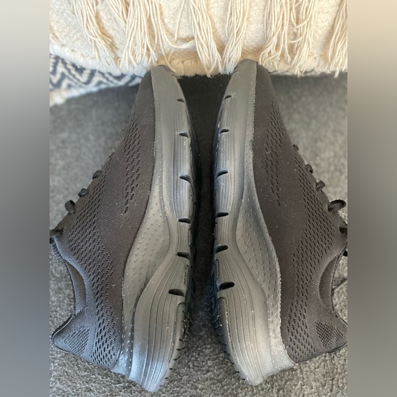 Sketchers shoes - Picture 2 of 4